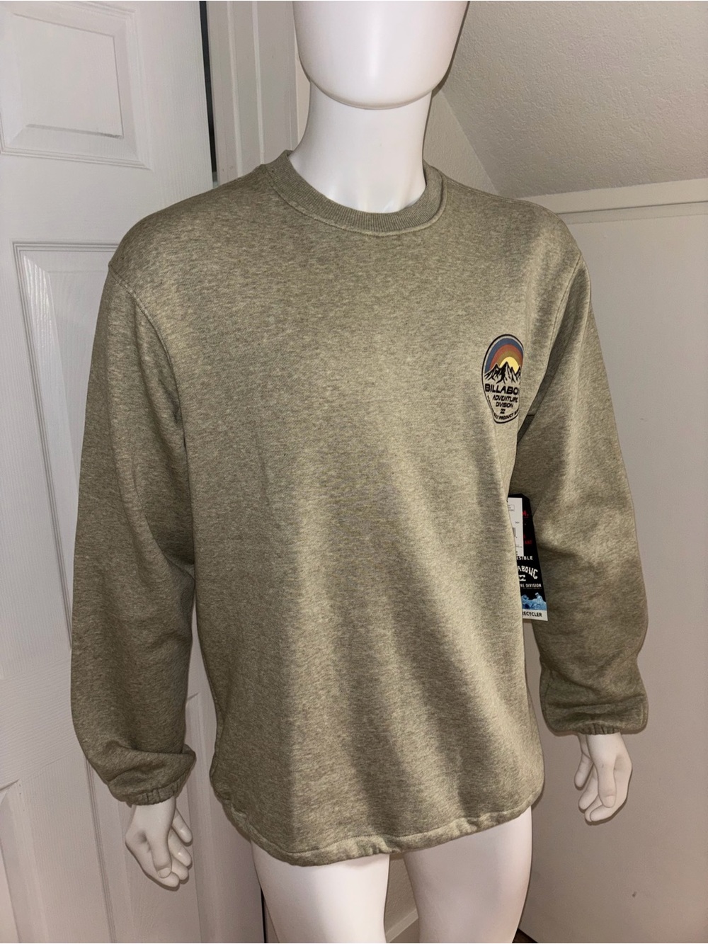 Billabong Men's Crewneck Sweatshirt in Olive with Mountain Patch
